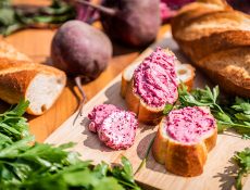 Rote Beete Butter mit Knoblauch